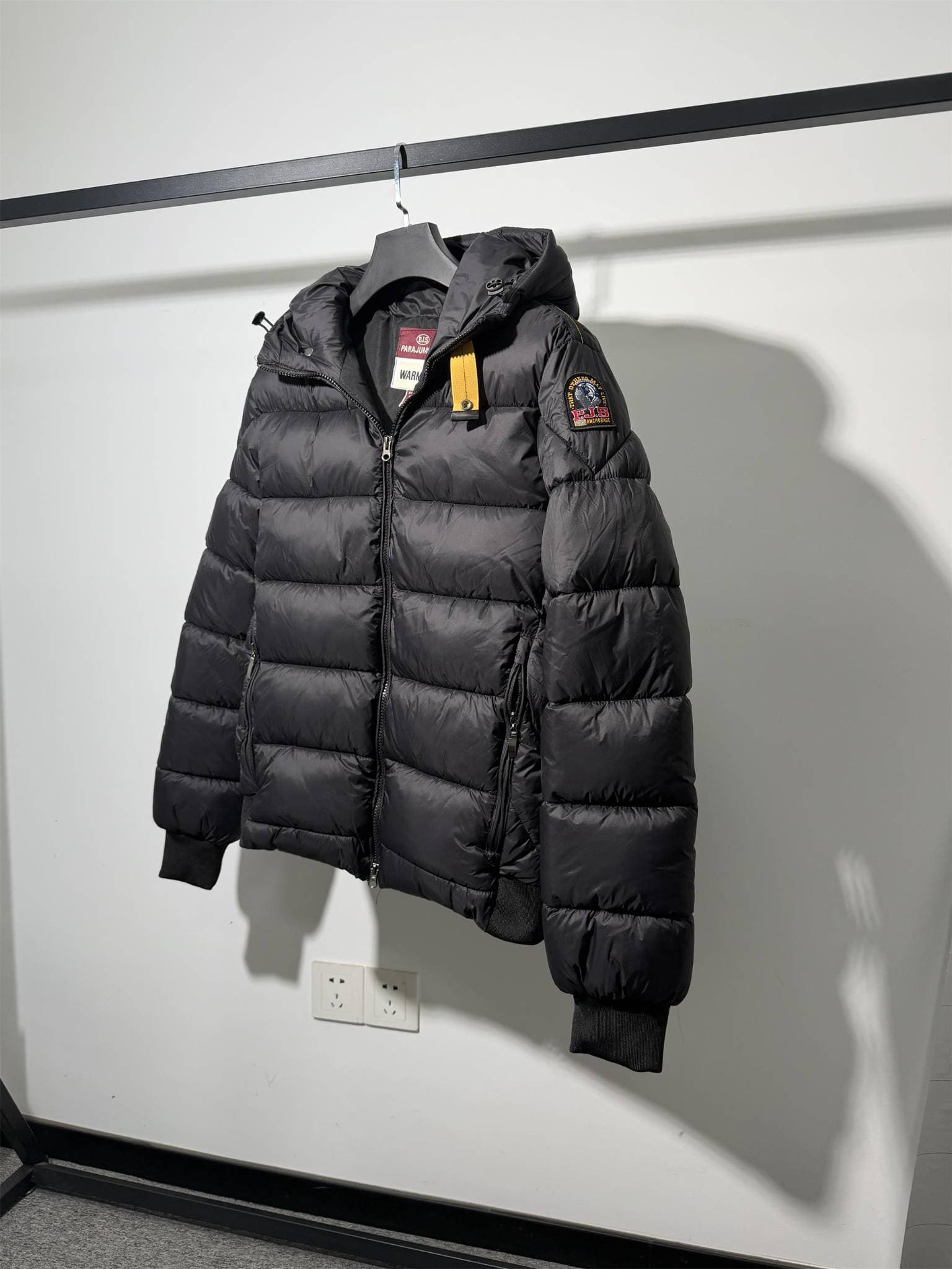 Veste en coton à capuche PJS, veste d'hiver matelassée horizontalement épaisse, manteau chaud et coupe-vent orné d'écussons