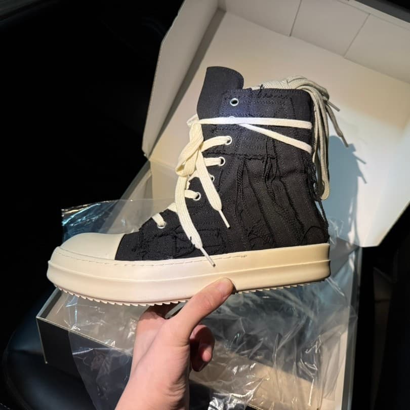 Unisex Casual High Top Canvas Shoes R Style With Tassels Breathable Distressed Sneakers Height Increasing Feature Versatile Milky Scent