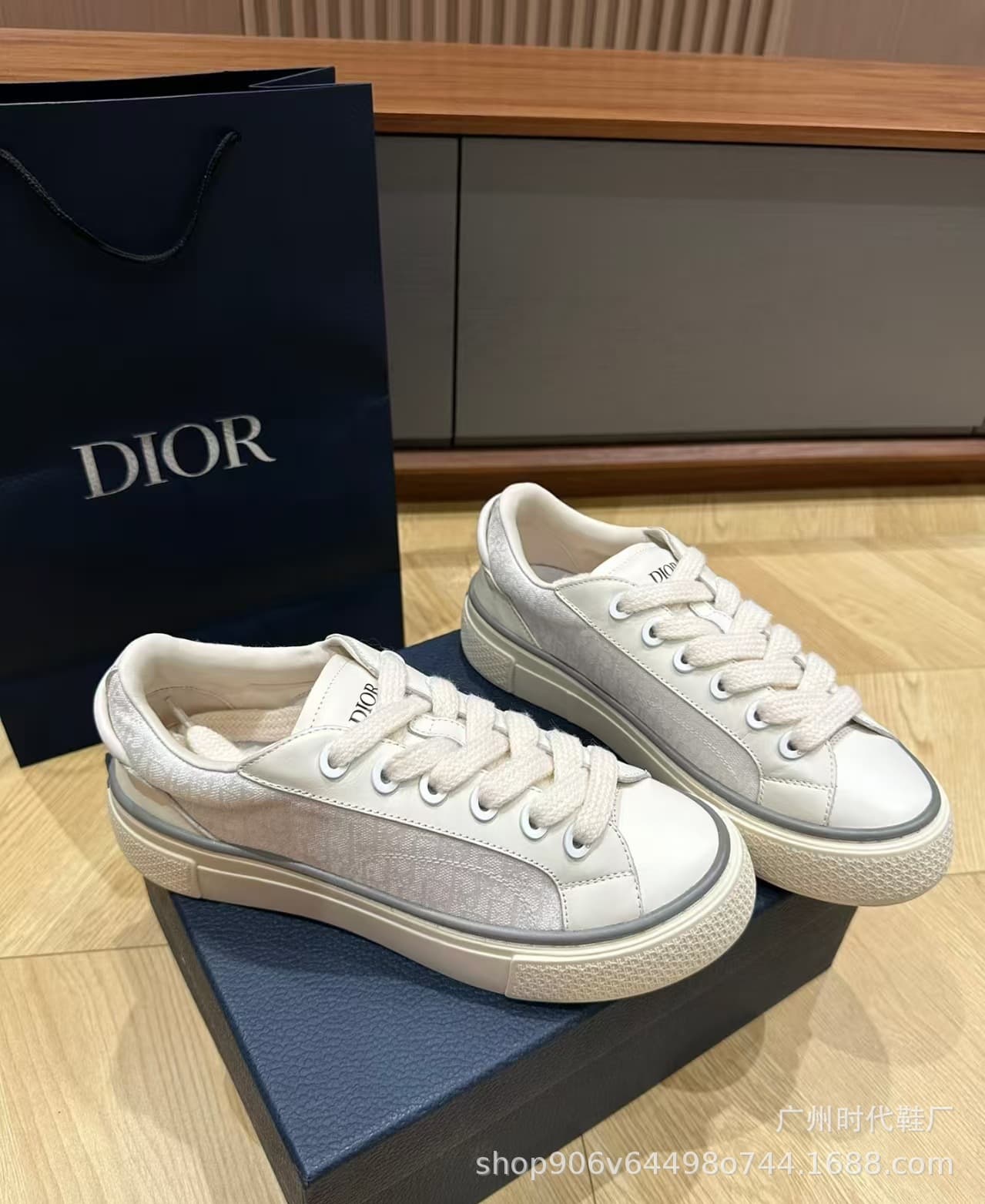 Nouvelles baskets tendance basses à bout rond, style sport décontracté, patchwork, lacets, polyvalentes, respirantes, semelle épaisse