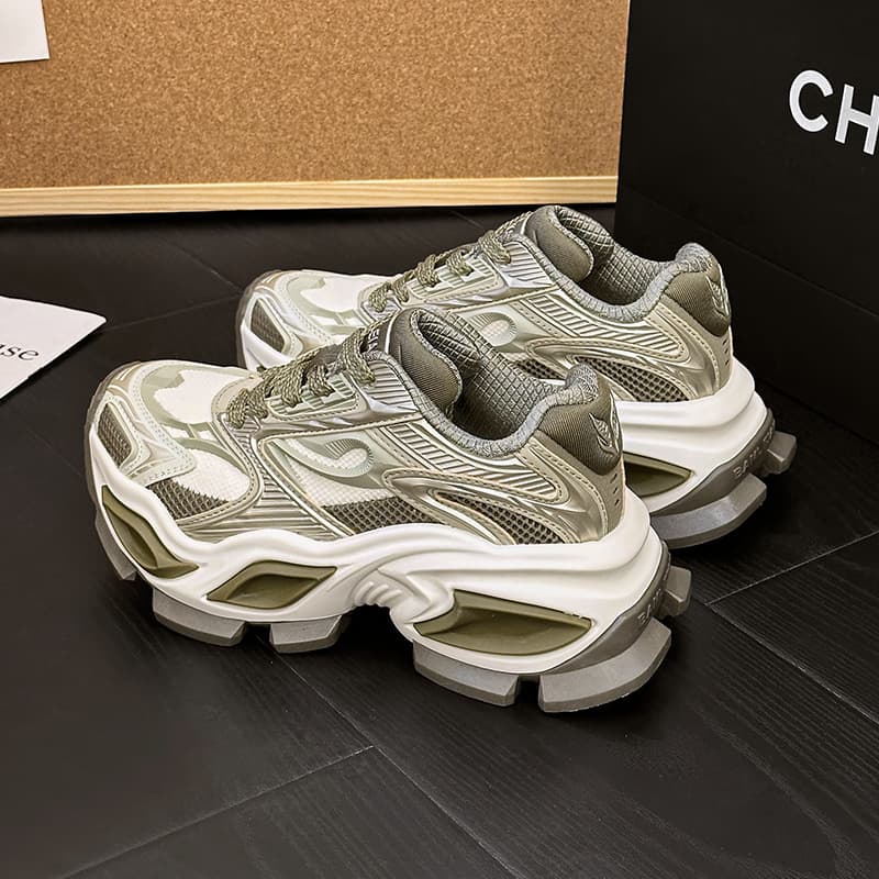 Chaussures de sport polyvalentes et légères pour couple, papa, femme, augmentation de la taille, décontractées, tendance, respirantes, semelle épaisse, nouvelle collection 2025