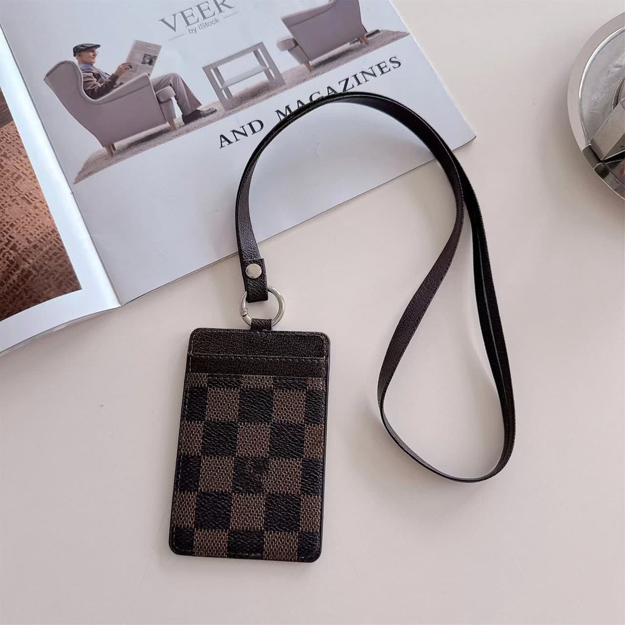 Insérer un badge de travail, un cordon, un porte-cou, un étui pour carte d'étudiant, une marque tendance