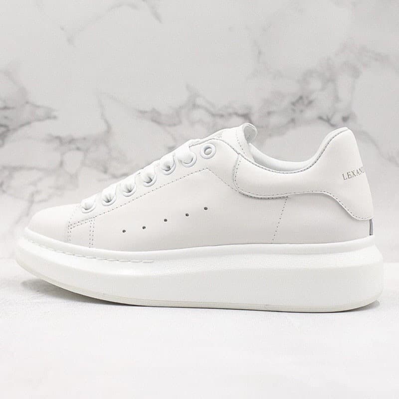 Chaussures blanches Mc Queen en cuir de vachette de haute qualité pour femmes 2023, nouvelles chaussures de sport décontractées à semelle épaiss
