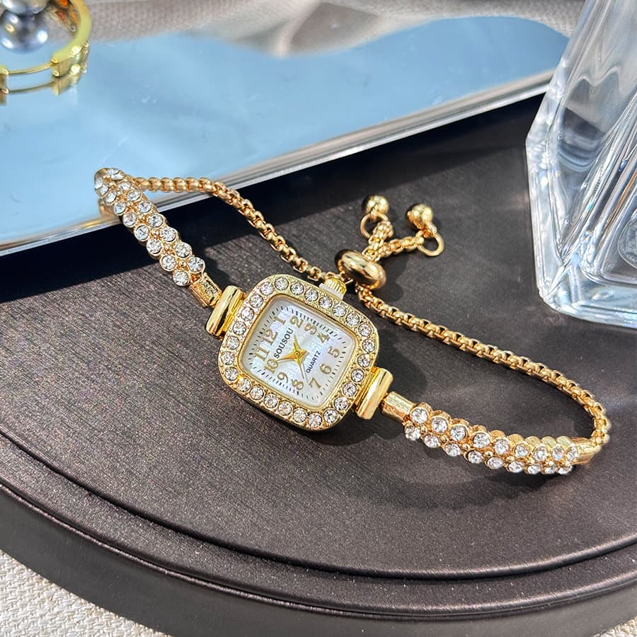Women's Bracelet Watches New Small Square Digital Quartz Watch Niche High End Diamond Studded Luxury Ladies Bracelet Watch