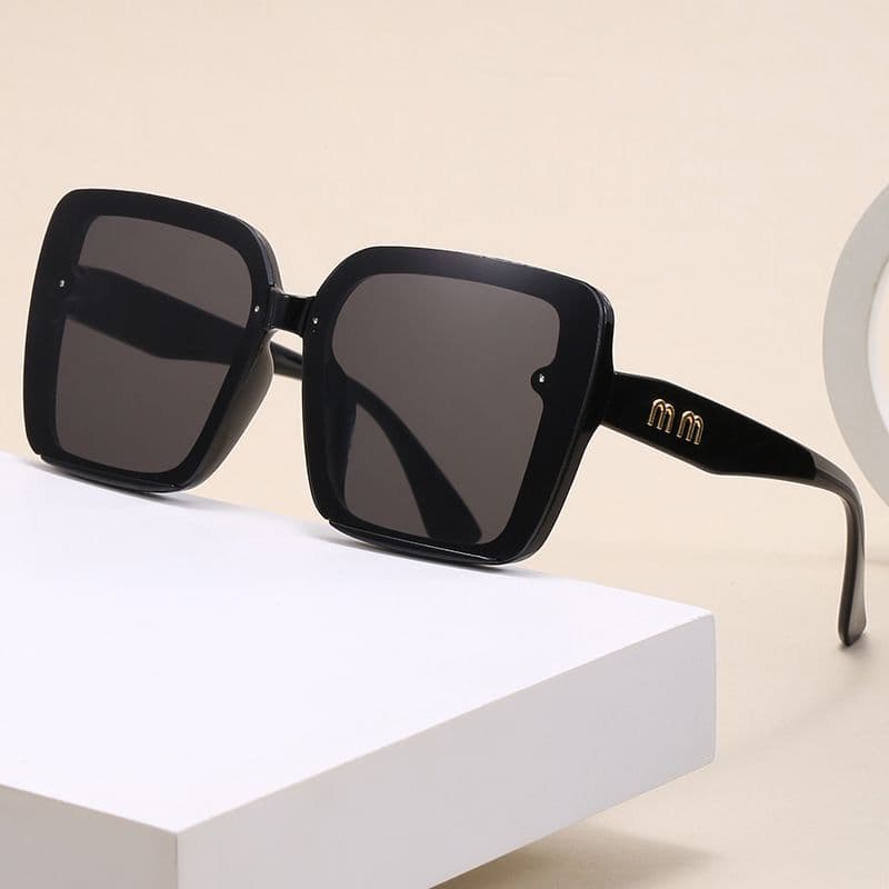 New Fashionable Large-frame Plain For Women's Trend Versatile Street Photography, Small And High-end Sunglasses