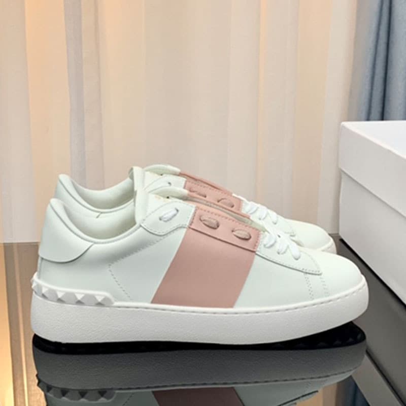 2024 Nouvelles chaussures de sport décontractées V-Home avec rivets, chaussures blanches en cuir véritable, planche de couple à la mode et tendan