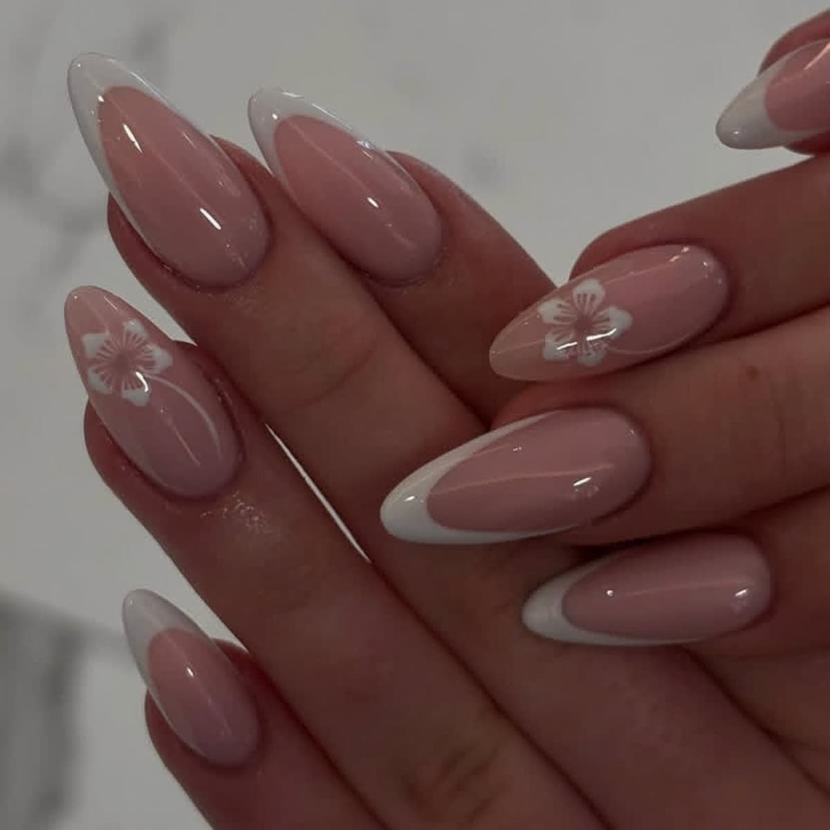 False Nails Wearable Nails White French Flower Nail Art Long Almond Shaped Nail Piece Simple Advanced False Nails