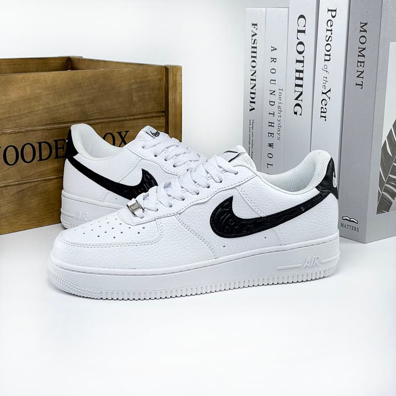 Chaussures de course basses pour femmes et hommes, style décontracté, semelle épaisse, style simple et basique, idéal pour les magasins d'usine