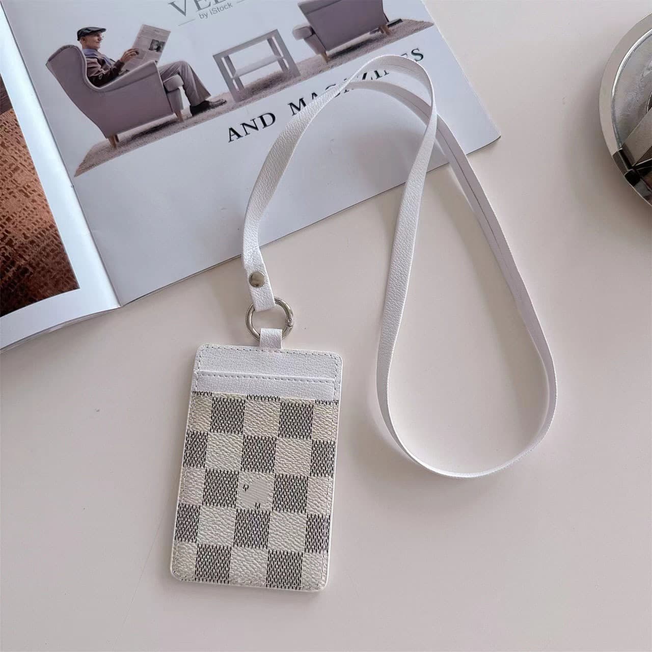 Insérer un badge de travail, un cordon, un porte-cou, un étui pour carte d'étudiant, une marque tendance