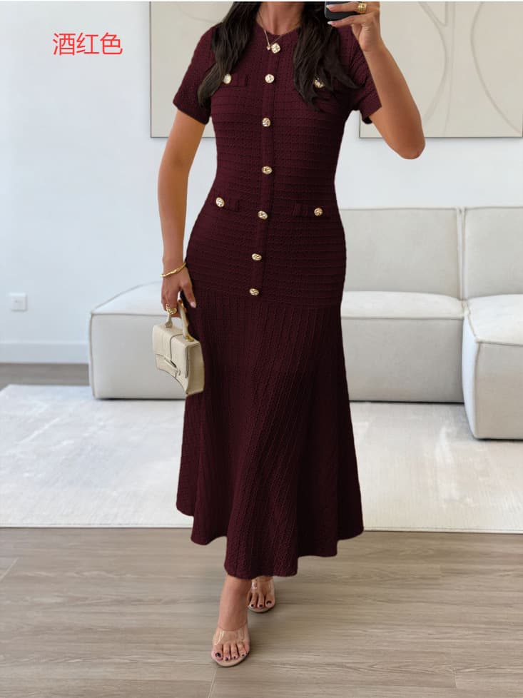 Robe moulante élégante et stylée à manches courtes et boutons pour femme