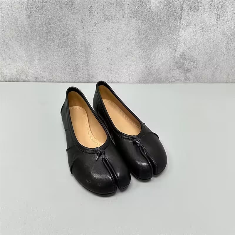 Tabi Split Toe For Women 2025 New Niche Pleated Ballet Pig Trotters Shallow Mouth Bow Flat Sole Shoes