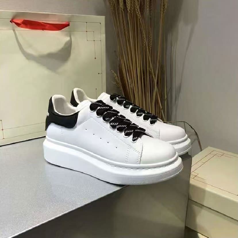 Baskets blanches à queue époxy pour l'été, chaussures de skate unisexes polyvalentes et non jaunissantes, avec graffiti 3D