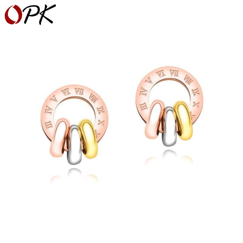 Small fragrant style shell letter earrings women's high-end personality cold wind earrings 2023 new trendy temperament silver needles
