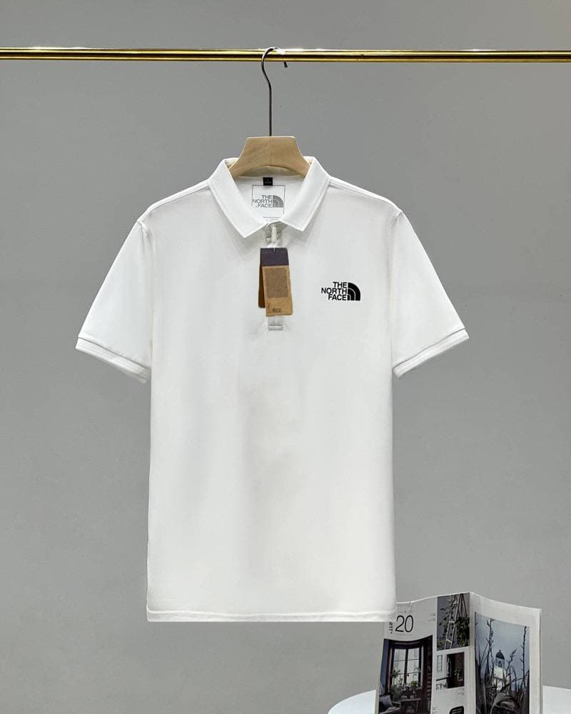 Polo à manches courtes pour homme de marque de haute qualité. Le tissu est confortable et respirant. La finition est parfaite. Il est recommandé