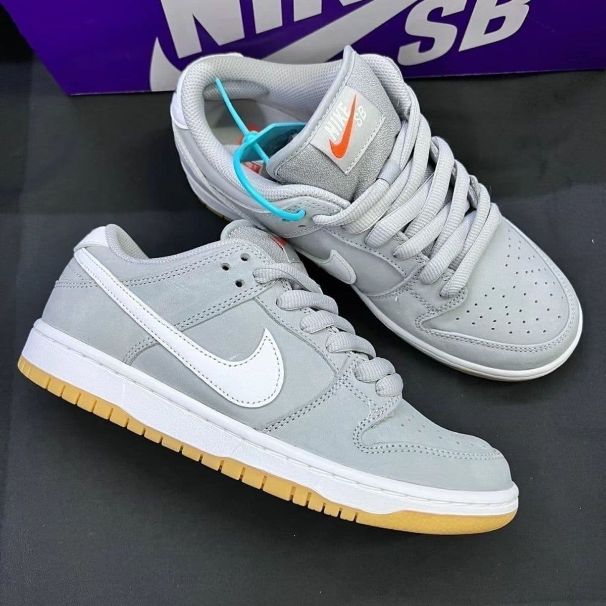 Nouvelles chaussures de skateboard basses grises décontractées en caoutchouc avec lacets à coussin d'air, tendance pour les couples