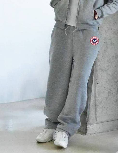 Sweat à capuche 2026 avec motif imprimé et cordon de serrage, style carte du monde, ensemble tendance 2026.