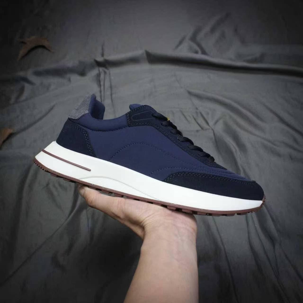 Loro Piana Week End Walk Chaussures basses décontractées en cuir à bride ronde pour hommes