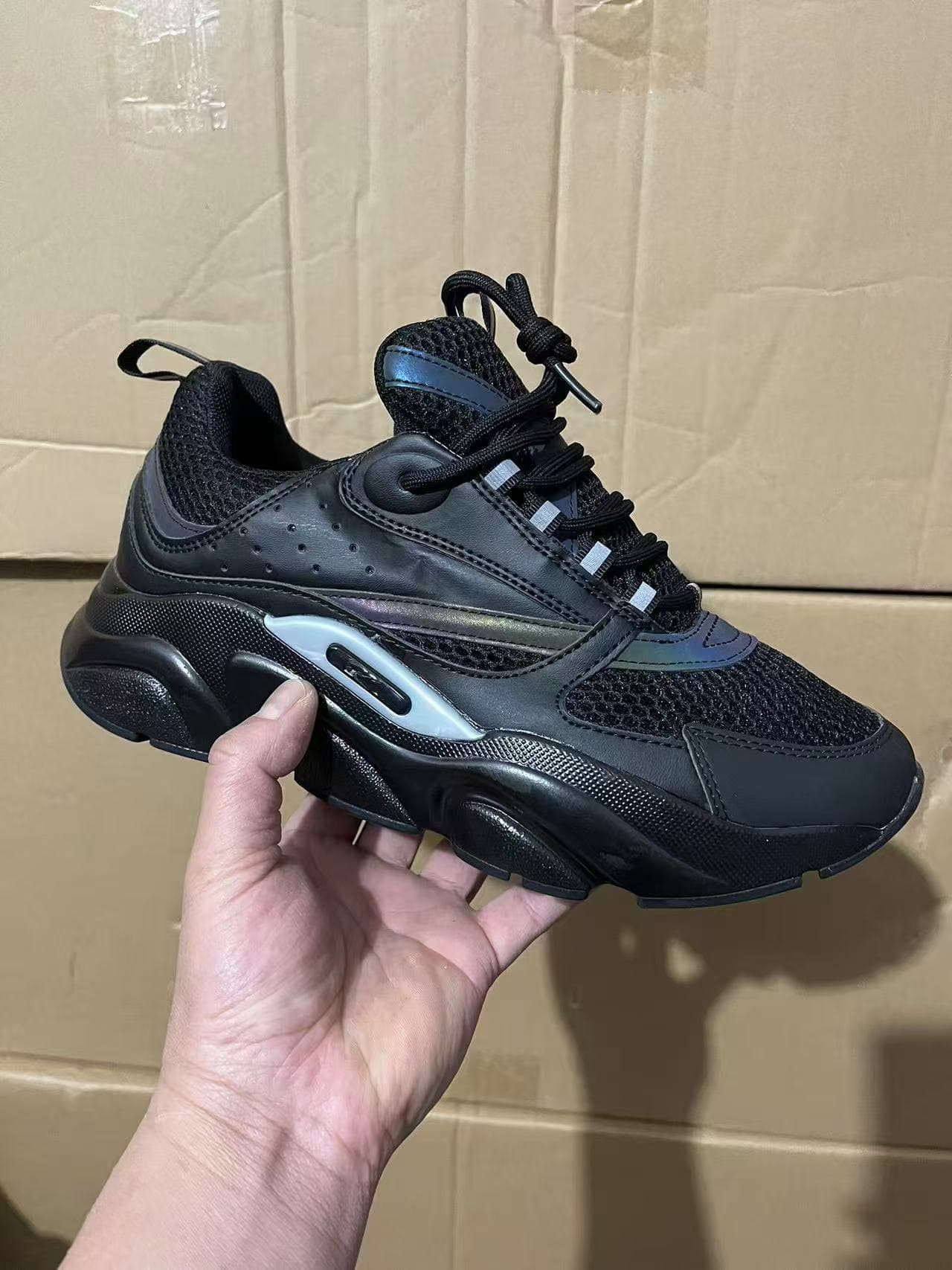 Chaussures basses de sport et de loisirs B22 en cuir et maille avec bride à logo pour homme