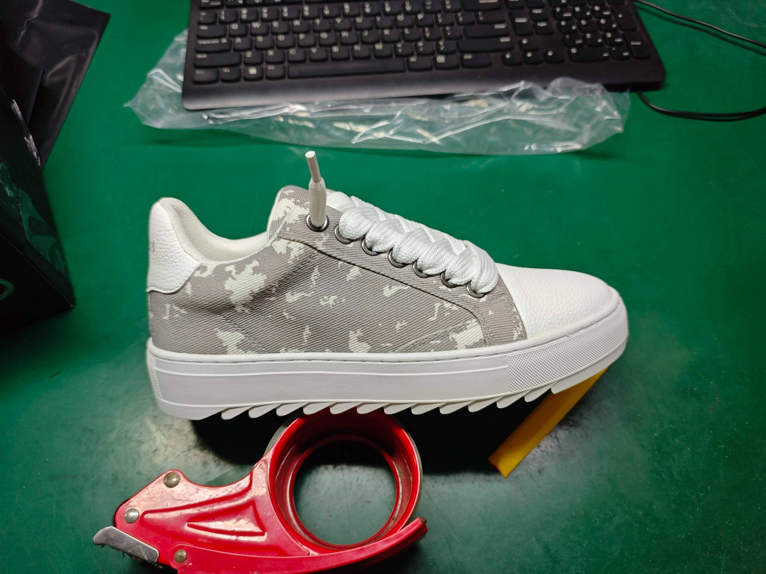 Chaussures à plateforme montantes en toile pour hommes et femmes, style classique et polyvalent.