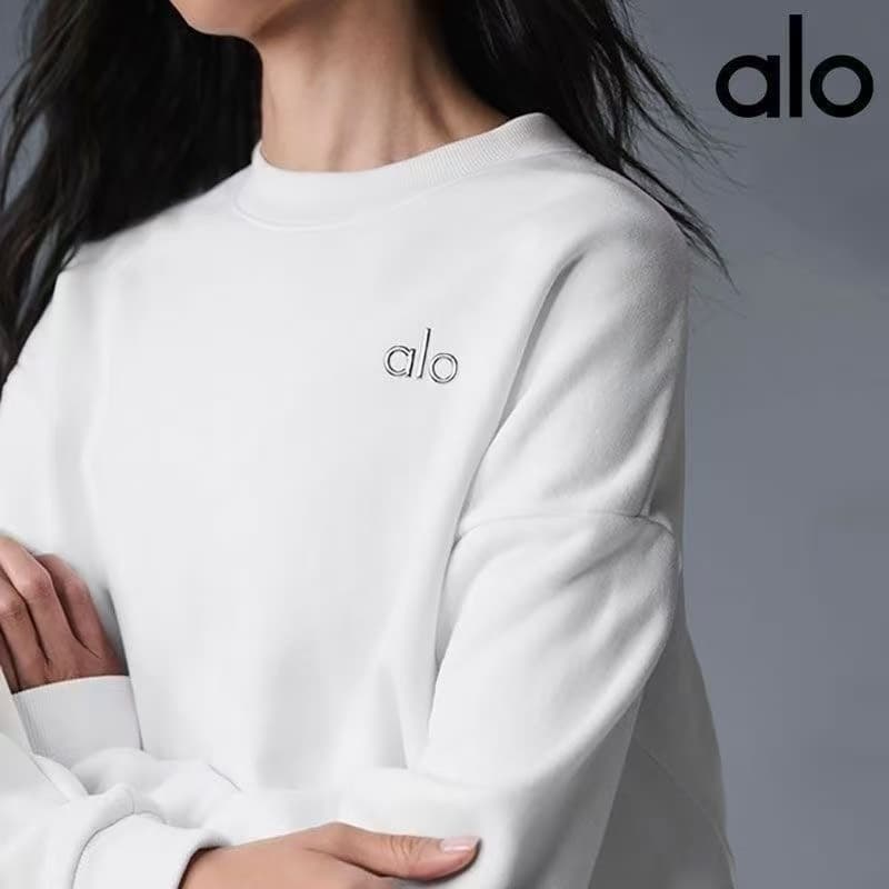 Sweat-shirt ALO Basic à manches longues et col rond avec mini broderie sur la poitrine pour femmes