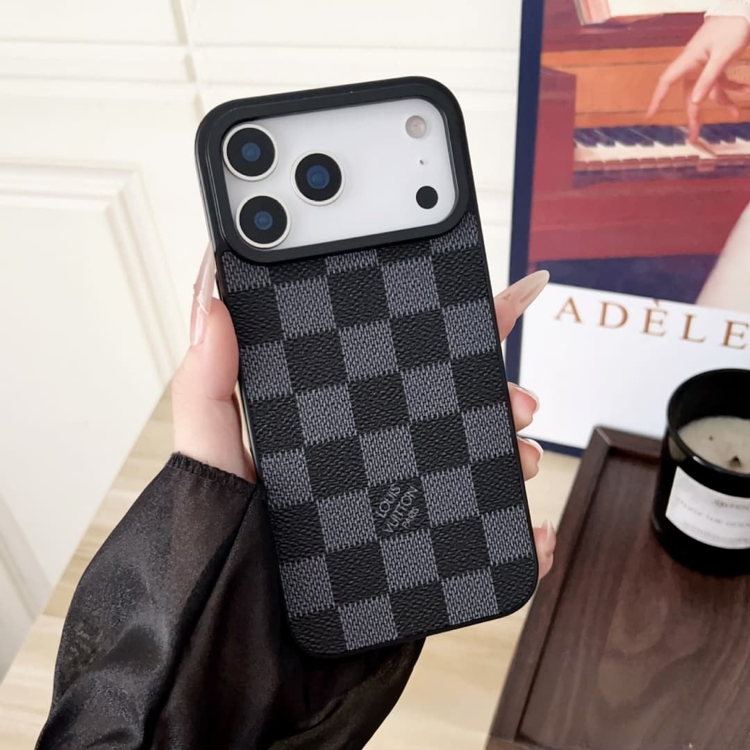 Coque pour iPhone 17 Pro Max avec grand trou, style classique, tendance et vintage, ornée de fleurs.