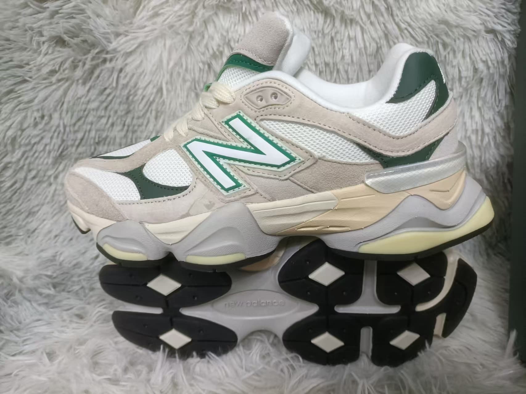 Baskets unisexes NewBalance NB9060 pour couples, style rétro décontracté, pour la course lente, style « papa ».