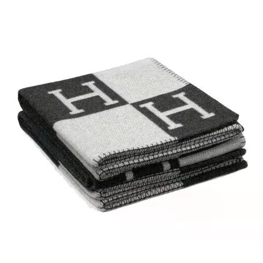 Couette H lettre cachemire châle petites fois même Style sieste épaissie climatisation couverture couverture canapé coussin
