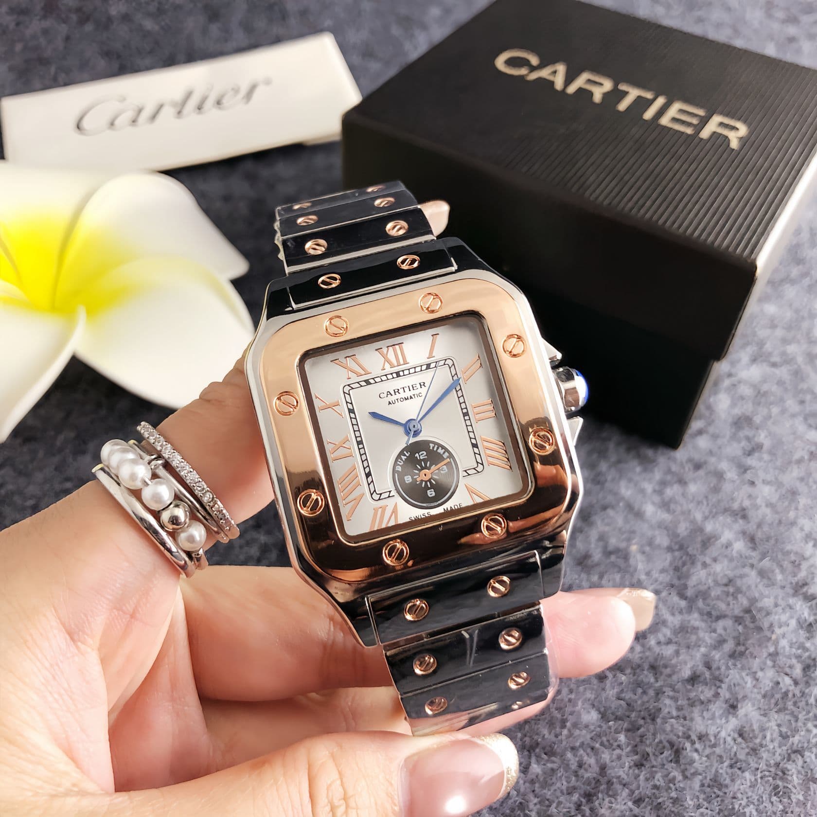 Montre homme haut de gamme à bracelet en acier et cadran carré