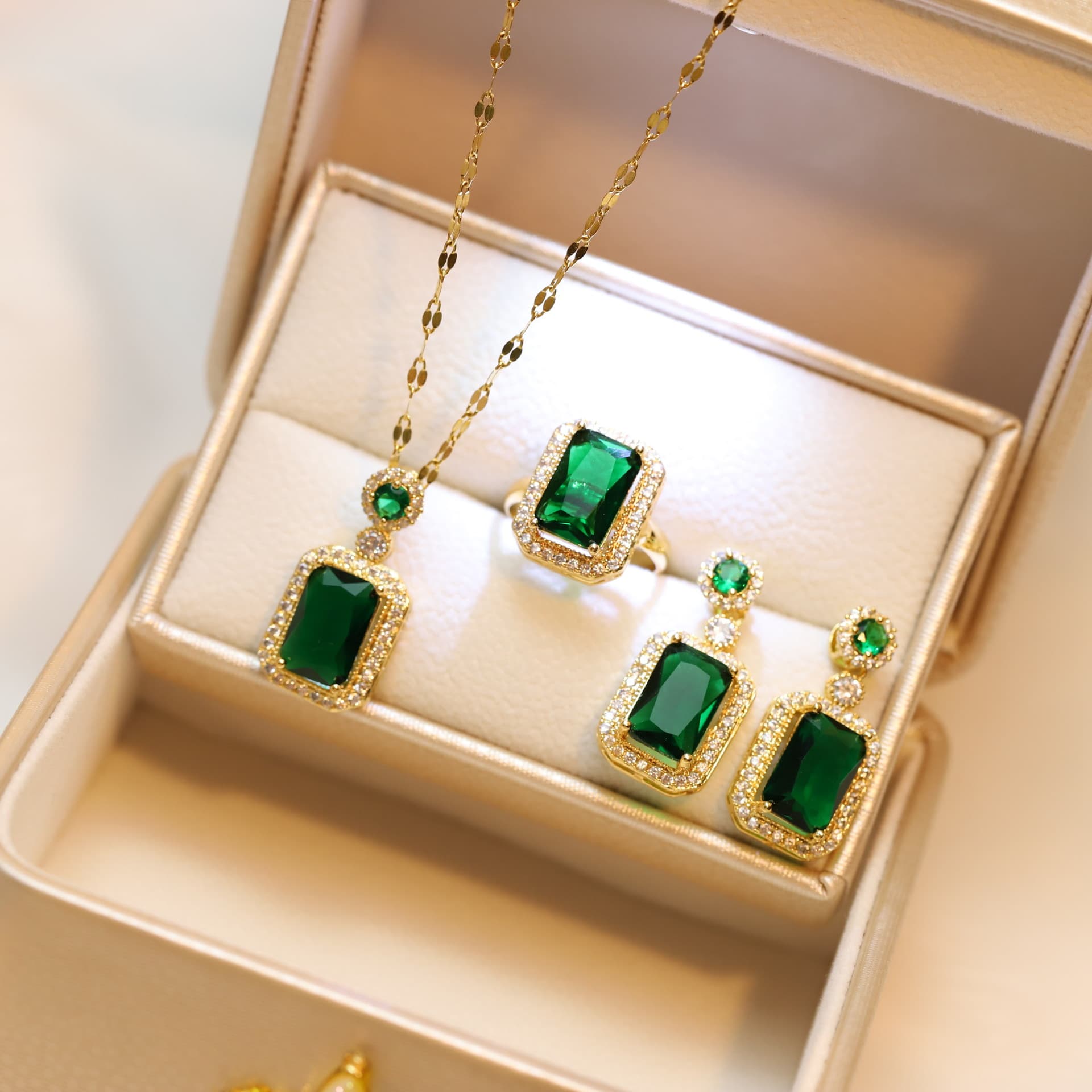 Necklace Women's Net Red, Emerald, Zircon, Junior Earrings, Pendant, High Sense Set, Colorless Titanium Steel Lock Bone Chain, Female