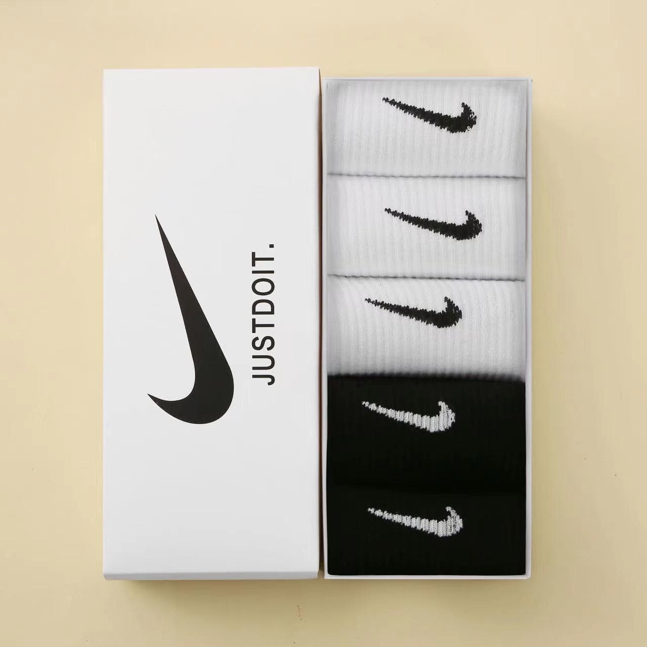 Lot de 5 paires de chaussettes de sport mi-mollet unisexes Nike, respirantes et côtelées, idéales pour la course, la salle de sport et le quotidie