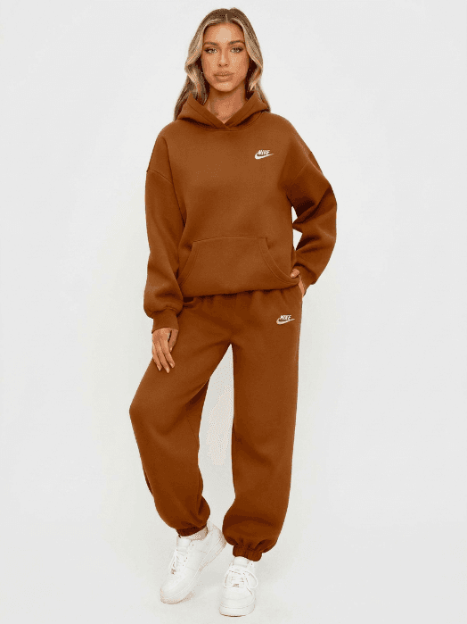 Ensemble deux pièces à capuche Nike pour femme avec logo classique