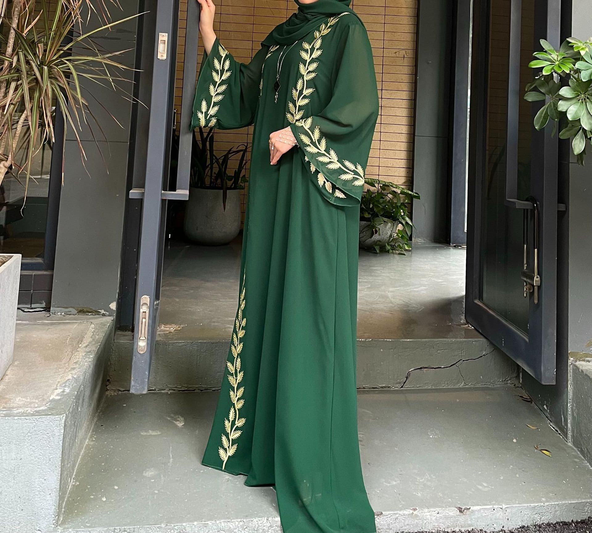 Women's fashion street chiffon pink round neck embroidered long dress with plant pattern