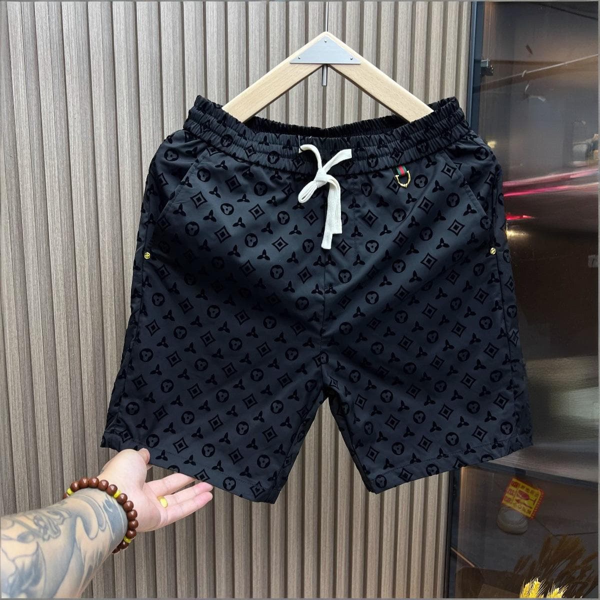 Short d'été fin à séchage rapide, imprimé floqué, style décontracté 4/5 points, idéal pour la plage et les loisirs jeunes.