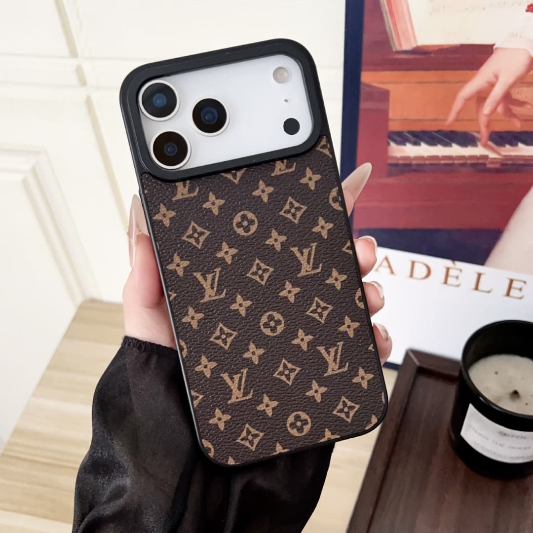 Coque pour iPhone 17 Pro Max avec grand trou, style classique, tendance et vintage, ornée de fleurs.
