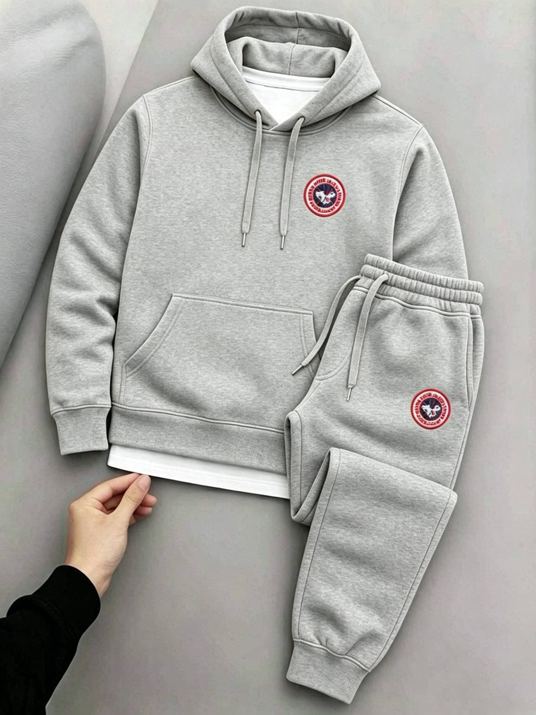 Vêtements pour hommes - Collection Hiver 25 - Pull à capuche tendance avec logo de marque - Style décontracté et polyvalent