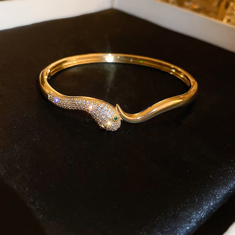 Gold plated zircon snake bracelet fashion European and American design sense bracelet personality light luxury creative style hand jewelry
