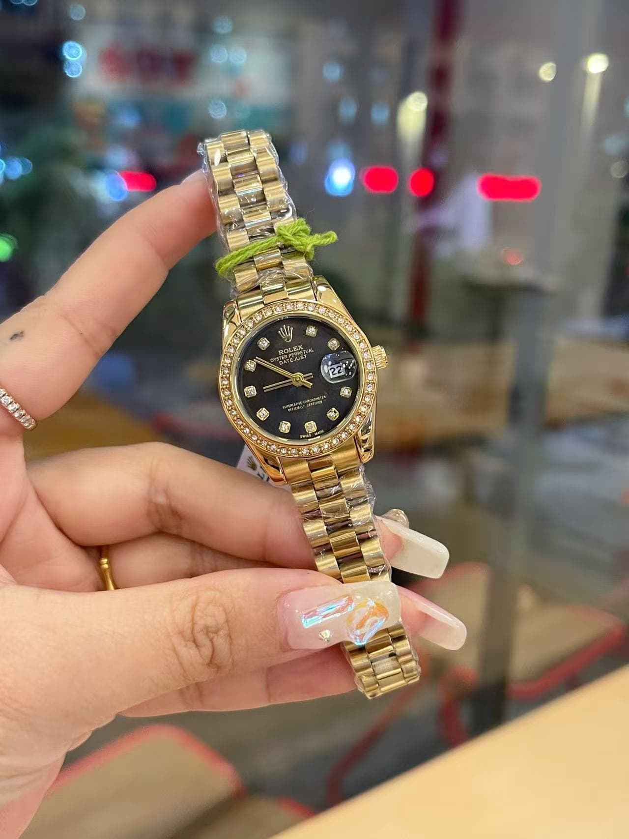 Montre femme édition limitée 28 mm, verre saphir AAA serti de diamants, bracelet en acier massif 316, mouvement à quartz, cadeau d'anniversaire.