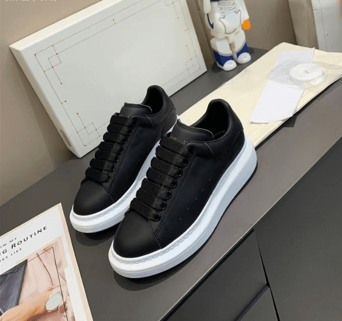 Alexander McQueen.Printemps et été nouvelle tendance de la mode chaussures blanches unisexes semelle épaisse chaussures de sport décontractées c