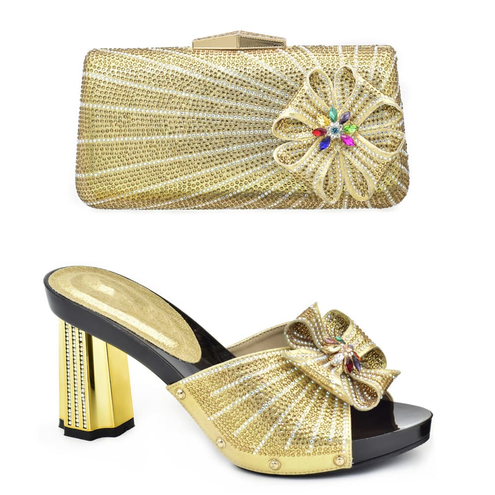 The party with three-dimensional decal decoration set wear high-heeled sandals and press drill clutch wedding set