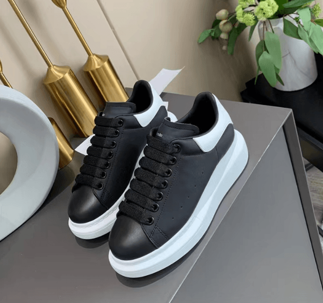 Alexander, McQueen Chaussures blanches unisexes à la mode et tendance en cuir véritable de haute qualité