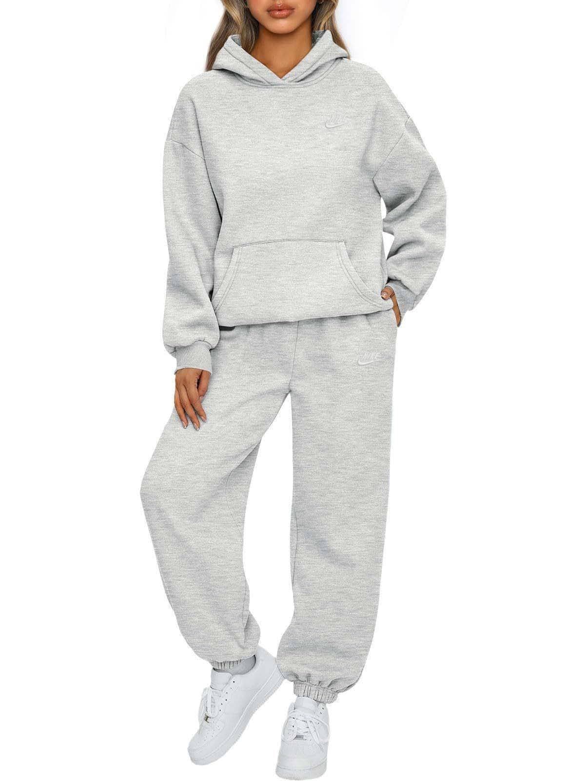 Ensemble Nike pour femme : sweat à capuche à manches longues et pantalon de jogging élastique, style décontracté avec poches. Parfait pour un lo