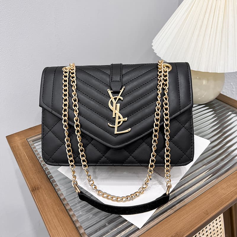 Sac bandoulière tendance et polyvalent French Niche Bag pour femme, collection été 2026. Grande capacité, texture haut de gamme.