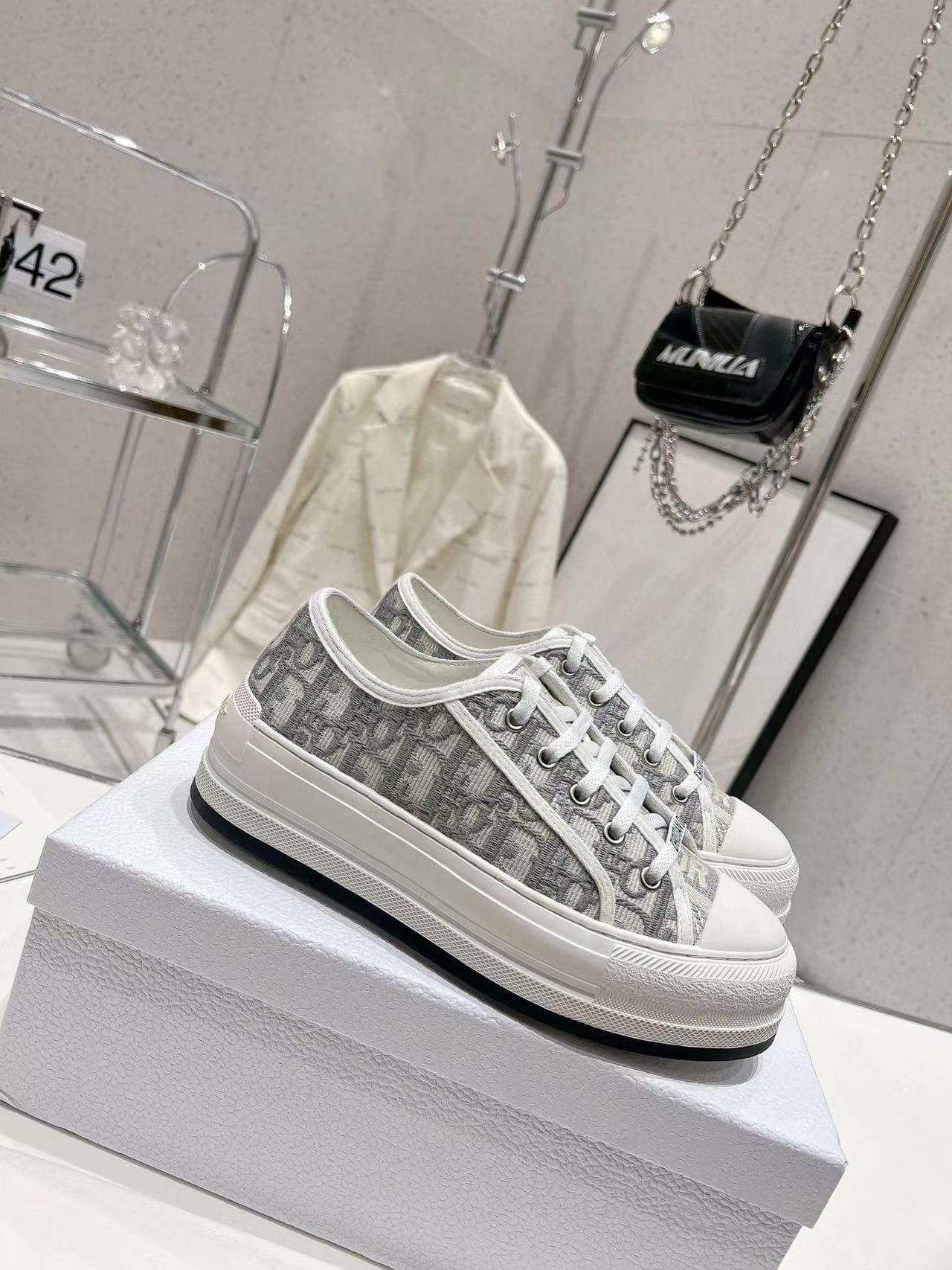 D Home Brodé Semelle Épaisse Surélevée Cavas Tredy Nouvelle Lettre Dentelle Polyvalent Fashio Chaussures De Sport Pour