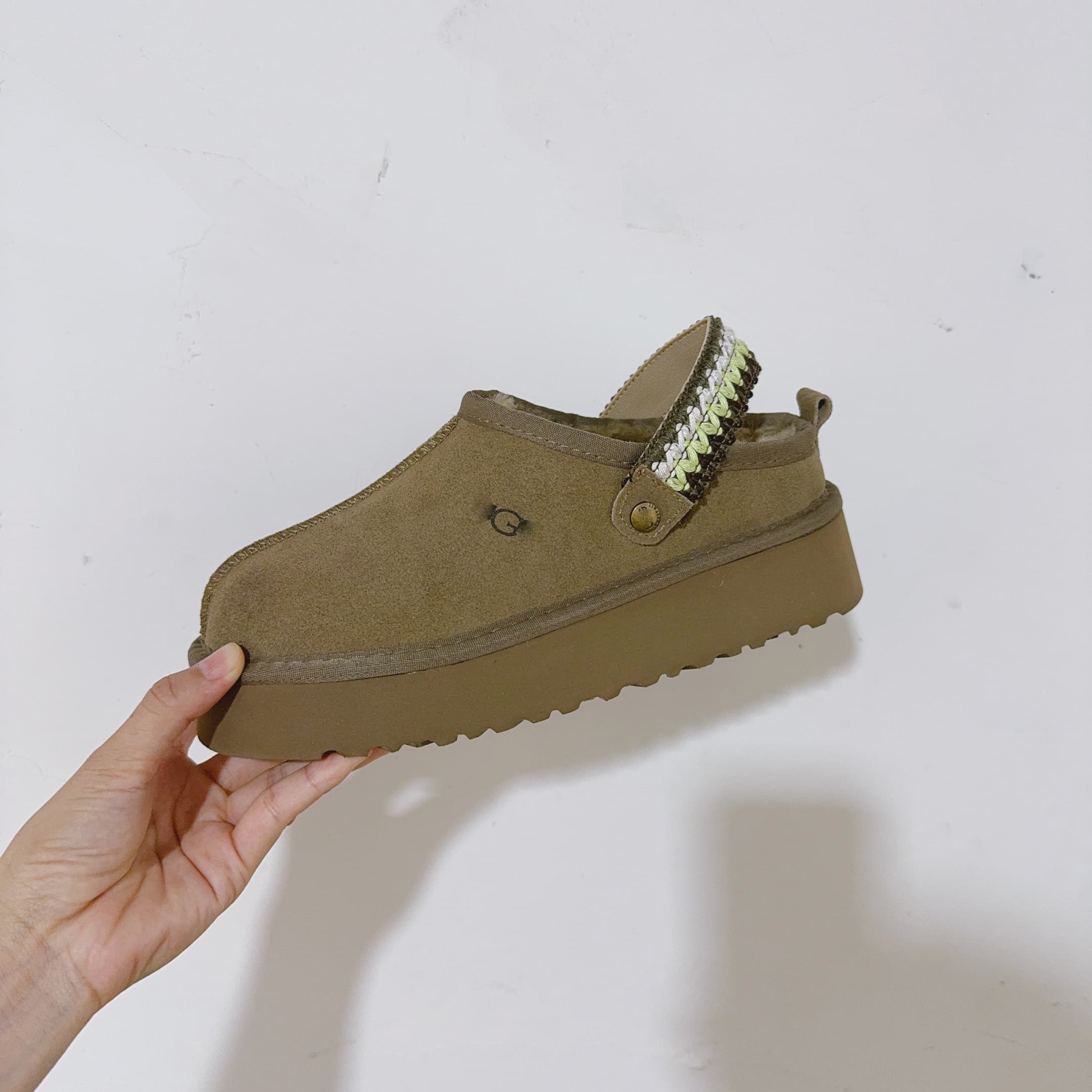 Bottes d'hiver à lacets pour femmes de marque 2025, légères et chaudes – Parfaites pour l'extérieur.