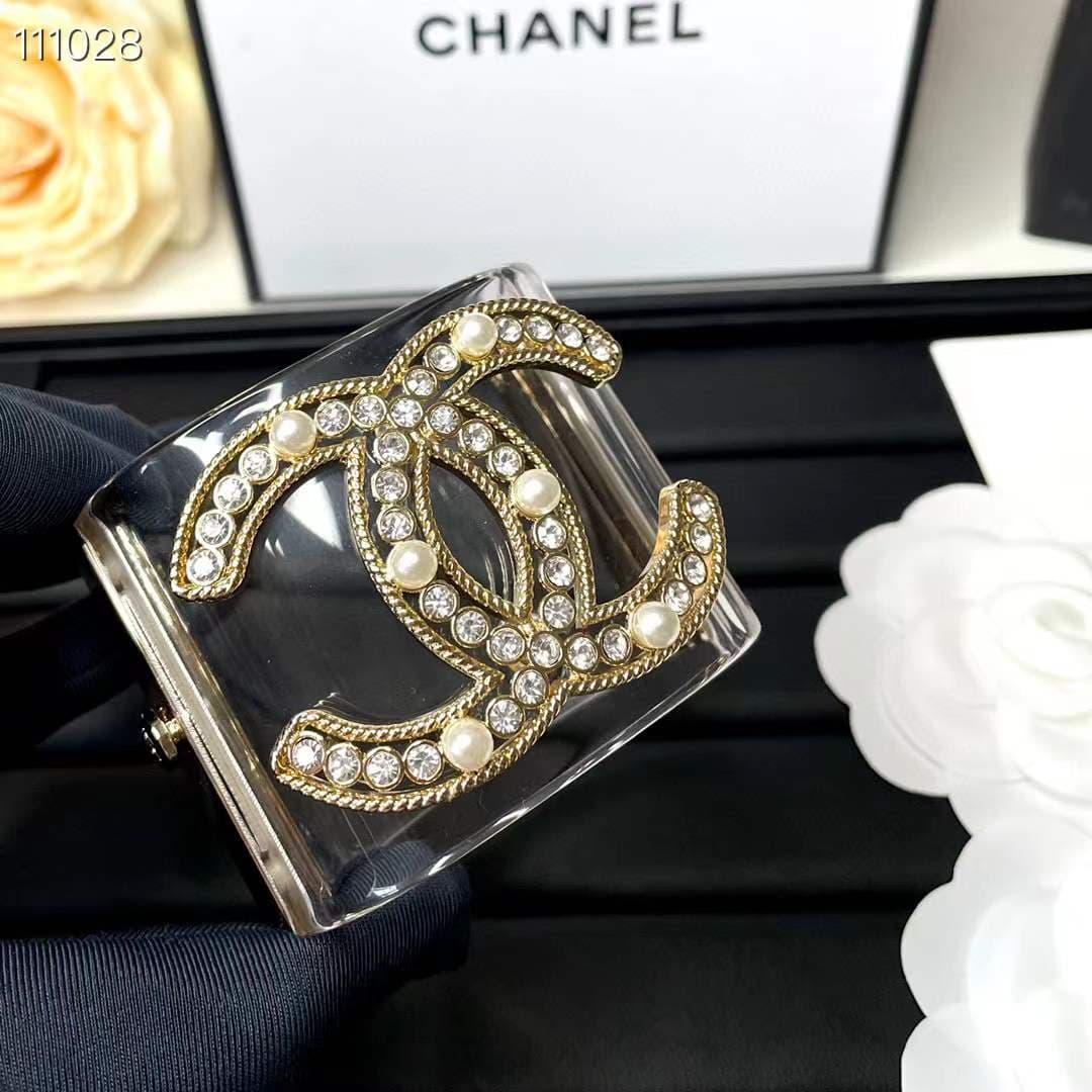 Collection Printemps/Été 2026 - Bracelet femme en résine gravée de perles et de diamants