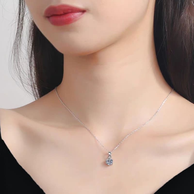 Live broadcast hot classic 2 carat zircon moissanite six claw necklace light luxury cross border clavicle chain pendant jewelry