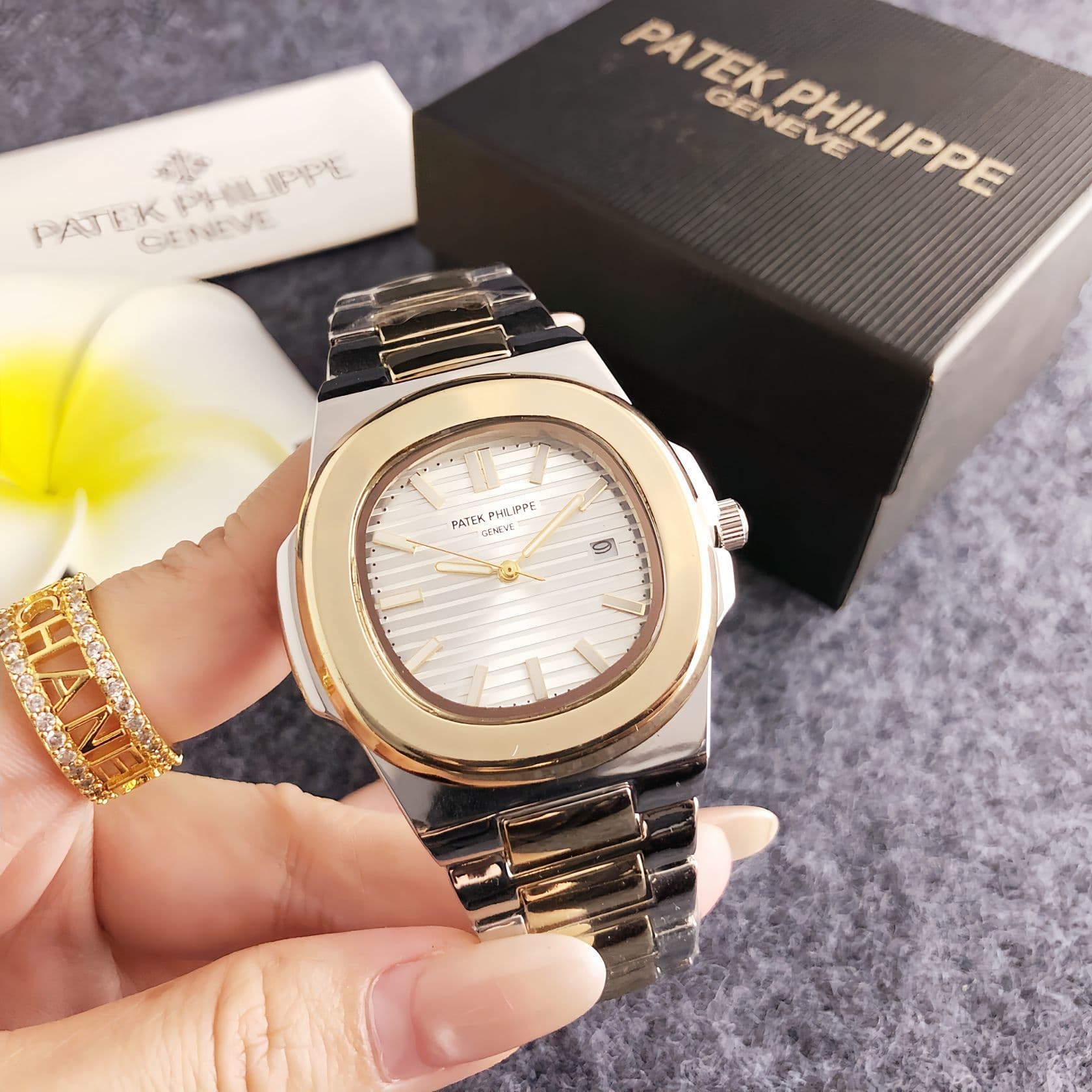 Montre homme tendance, élégante et polyvalente, avec design lumineux, idéale pour un usage professionnel.