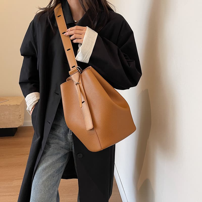 Large Capacity Bag For Women In 2024 New Fashionable Niche Design One Shoulder Crossbody Bag Popular For Children And Mothers This Year Bucket Bag