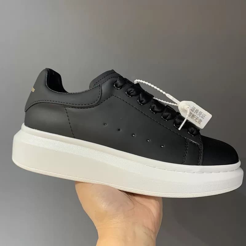 Chaussures blanches Mc Queen en cuir de vachette de haute qualité pour femmes 2023, nouvelles chaussures de sport décontractées à semelle épaiss
