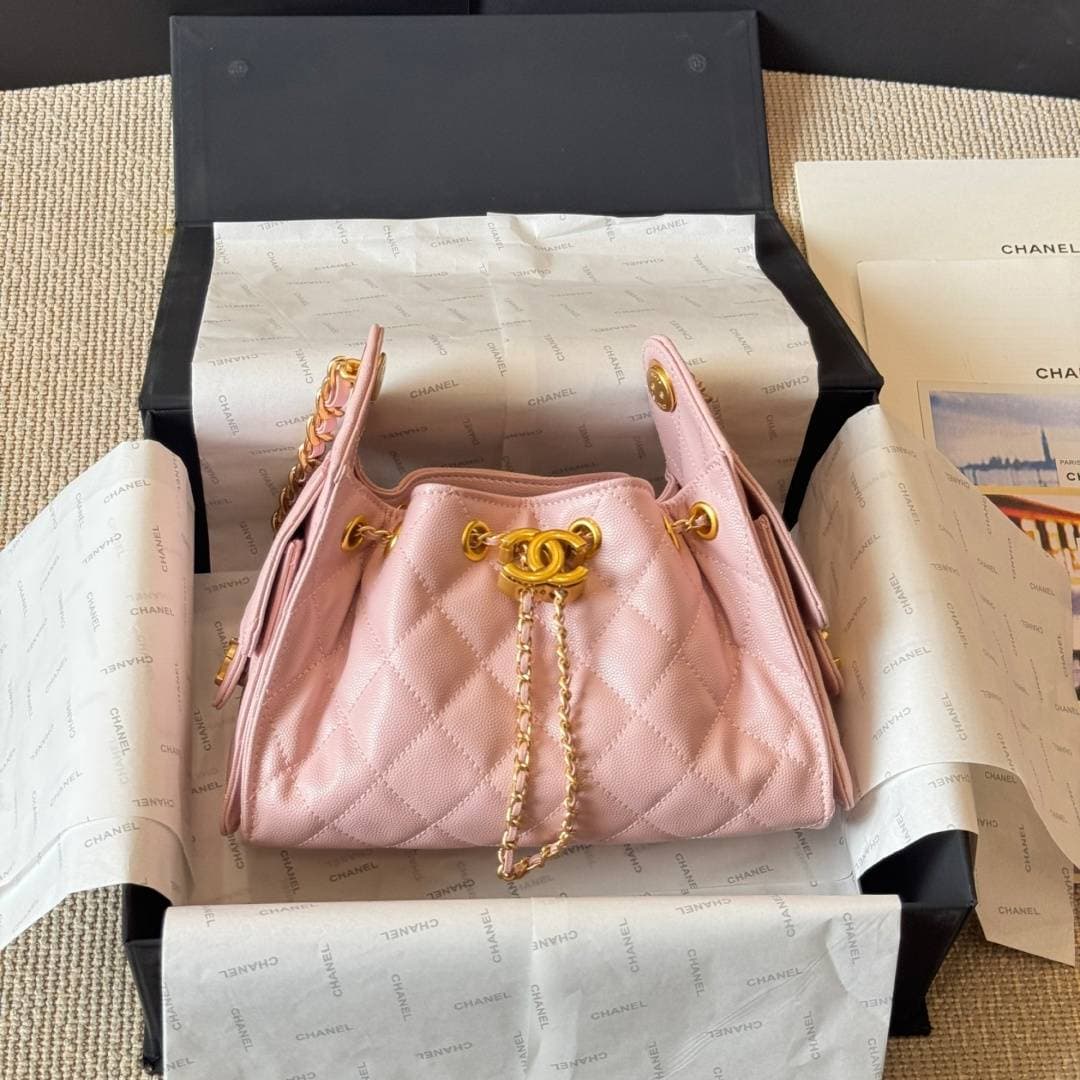 Le nouveau sac cabas brodé en cuir de vache est ultra doux, assorti aux couleurs classiques et polyvalent.