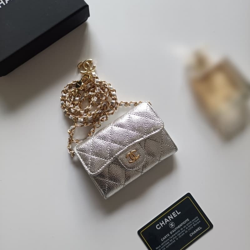 Sac bandoulière mini tendance avec chaîne logotée pour femme, sac à bandoulière unique idéal pour les voyages et le shopping